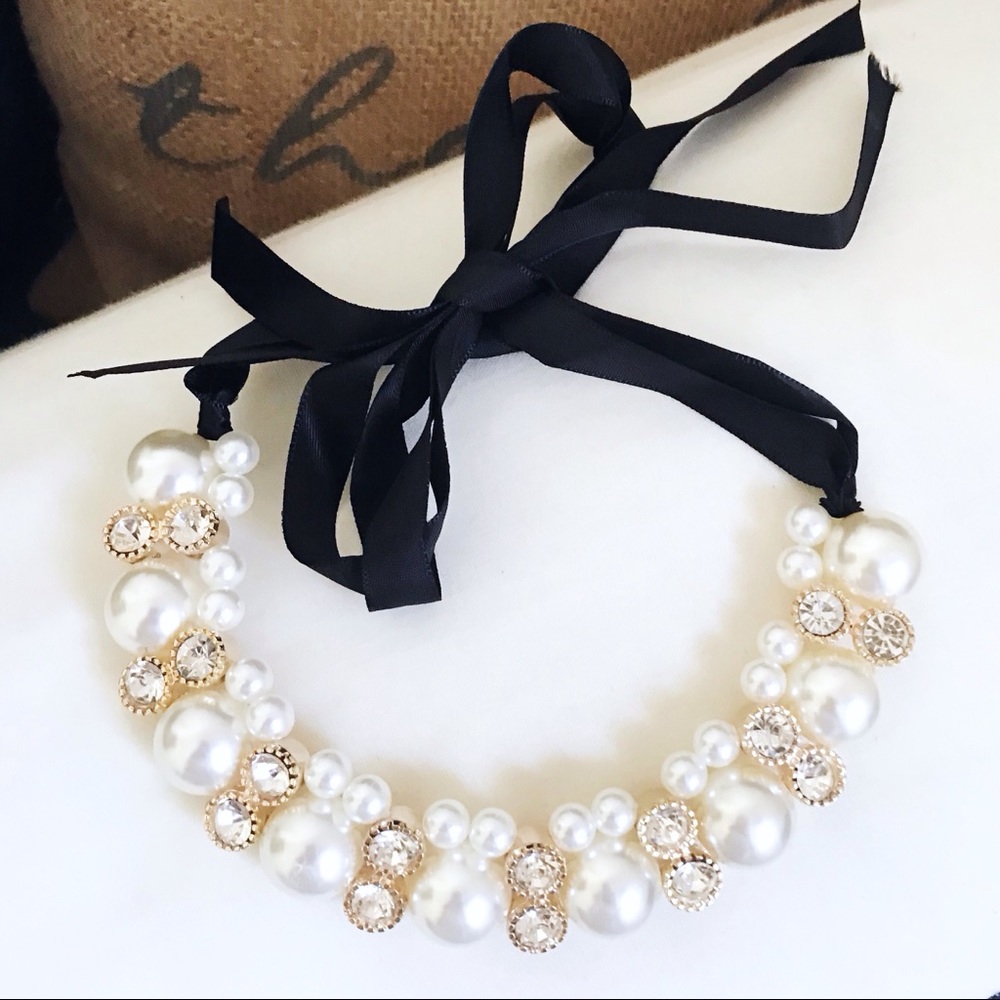 🎀 NEW • Pearl & Crystal Statement Necklace - Picture 3 of 8